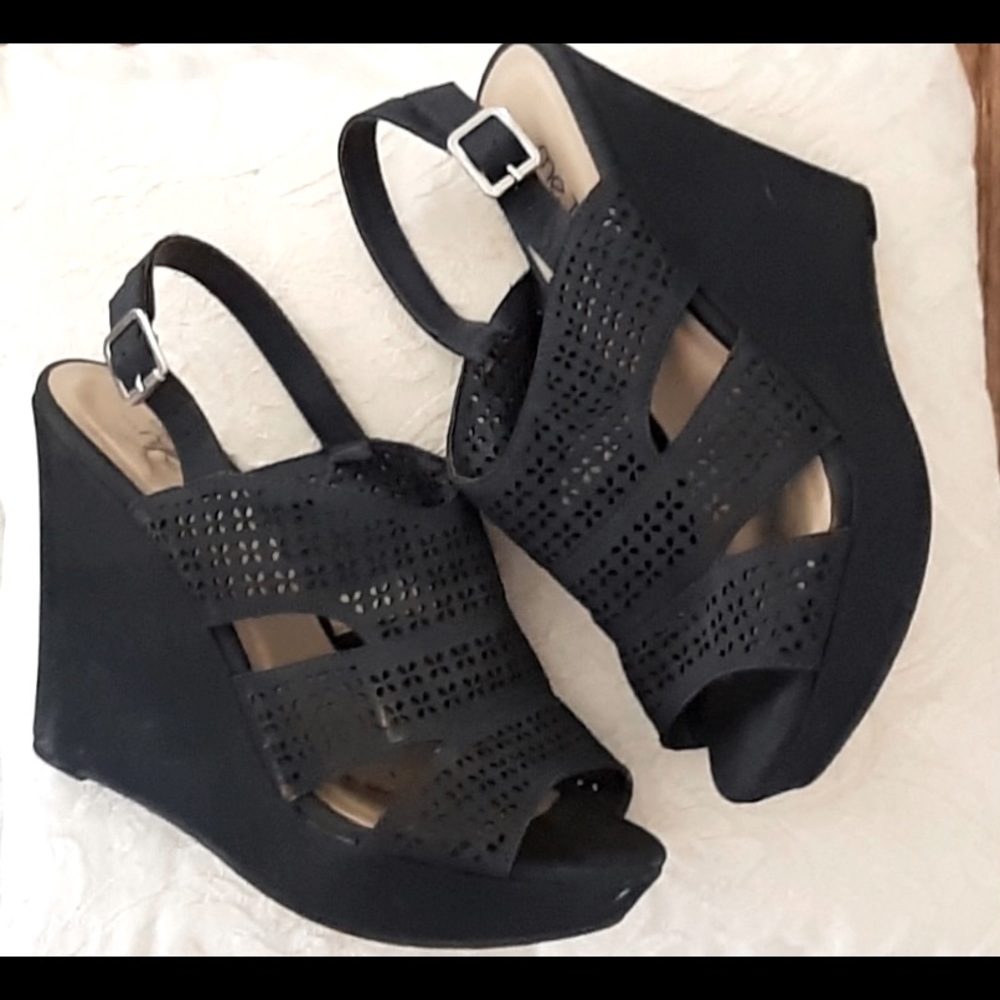 Blue platforms